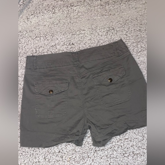 ONE5ONE NEVER WORN GREEN SHORT SIZE 14 PETITE - Picture 11 of 12